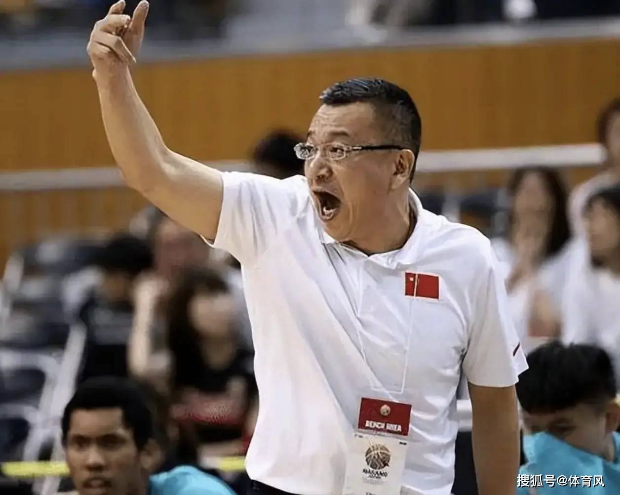 篮球赛后采访曝光，内幕引发热议