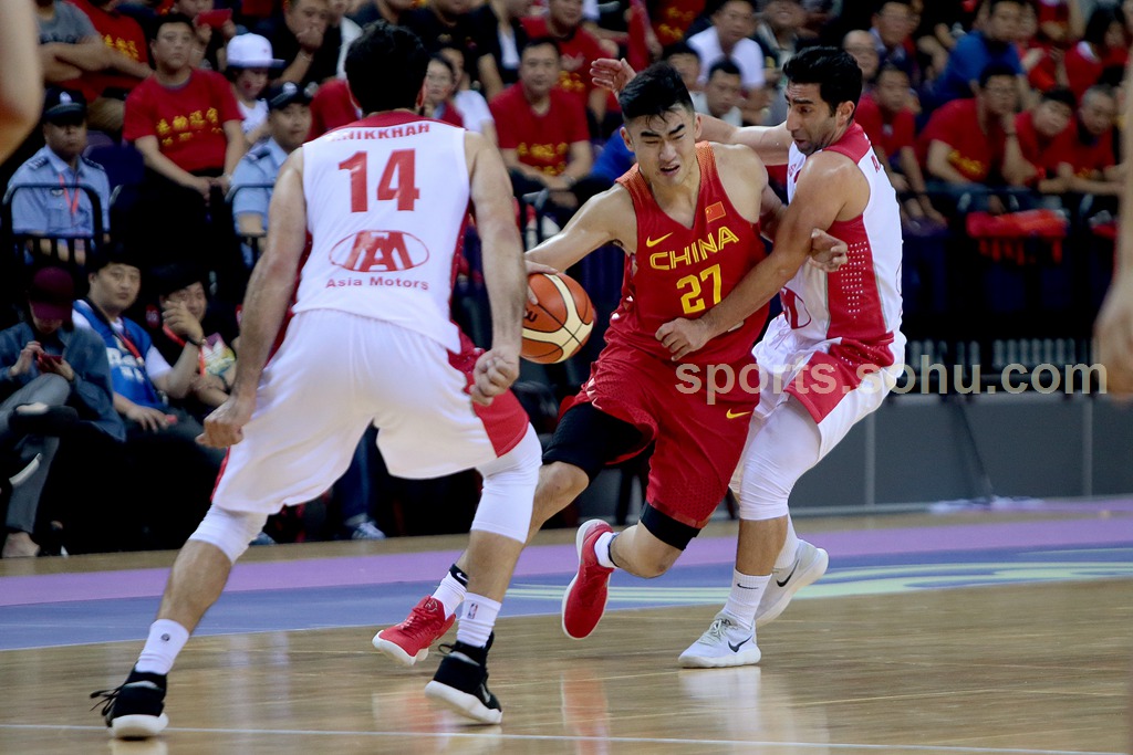 广州蓝队主场胜利，球员表现出色