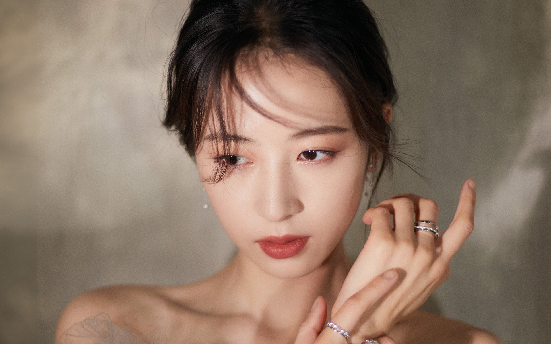 劳塔罗处子秀完美，巴萨欧冠横扫葡萄牙霸主