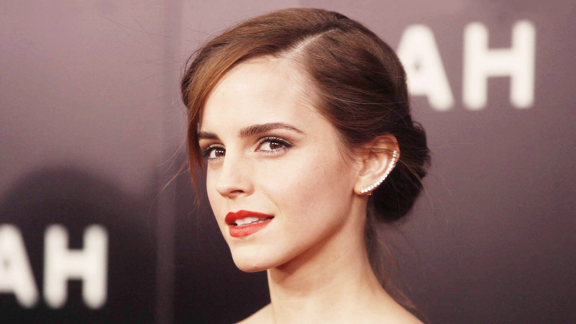 针锋相对的双面叙事,团队稳定与孤胆英雄